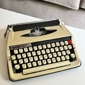 Brother Activator 800t Manual Typewriter and Case